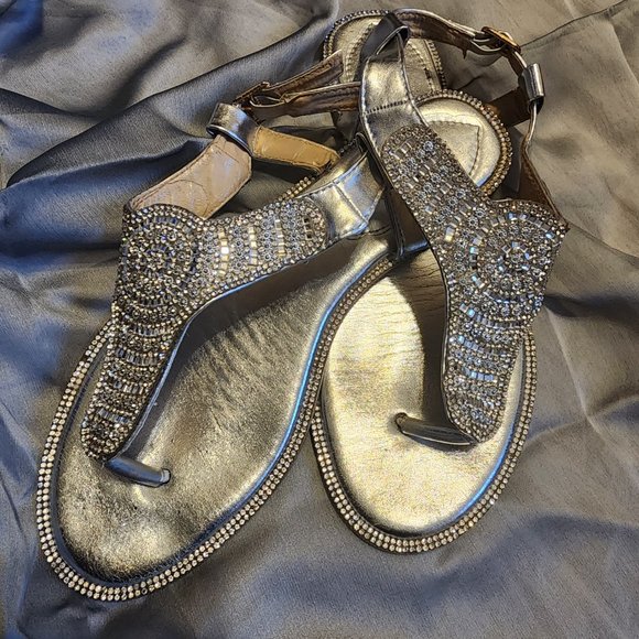 SANDLES - Picture 2 of 4